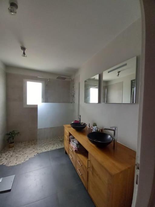 Maison Piscine A 3' De La Mer. Holiday home