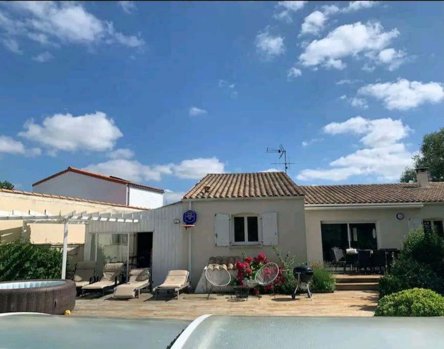 Maison Piscine A 3' De La Mer. * Yves