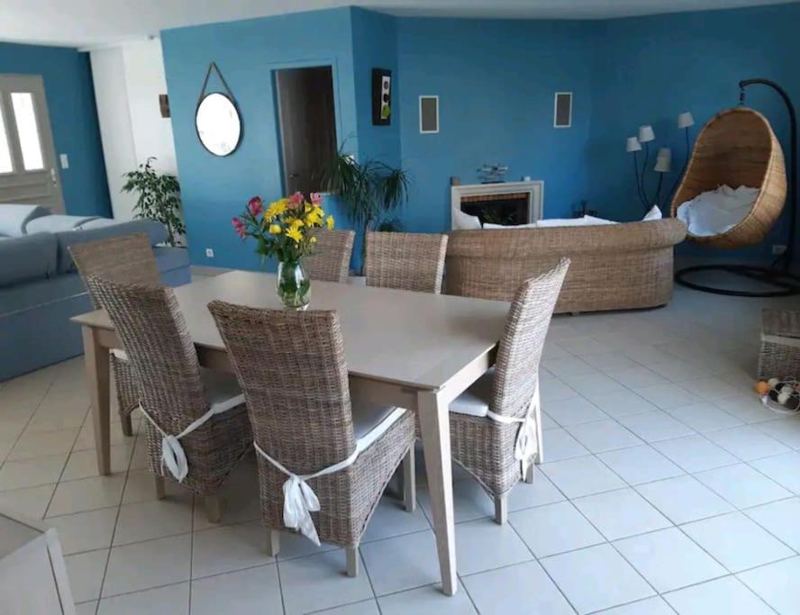 Maison Piscine A 3' De La Mer. * Yves