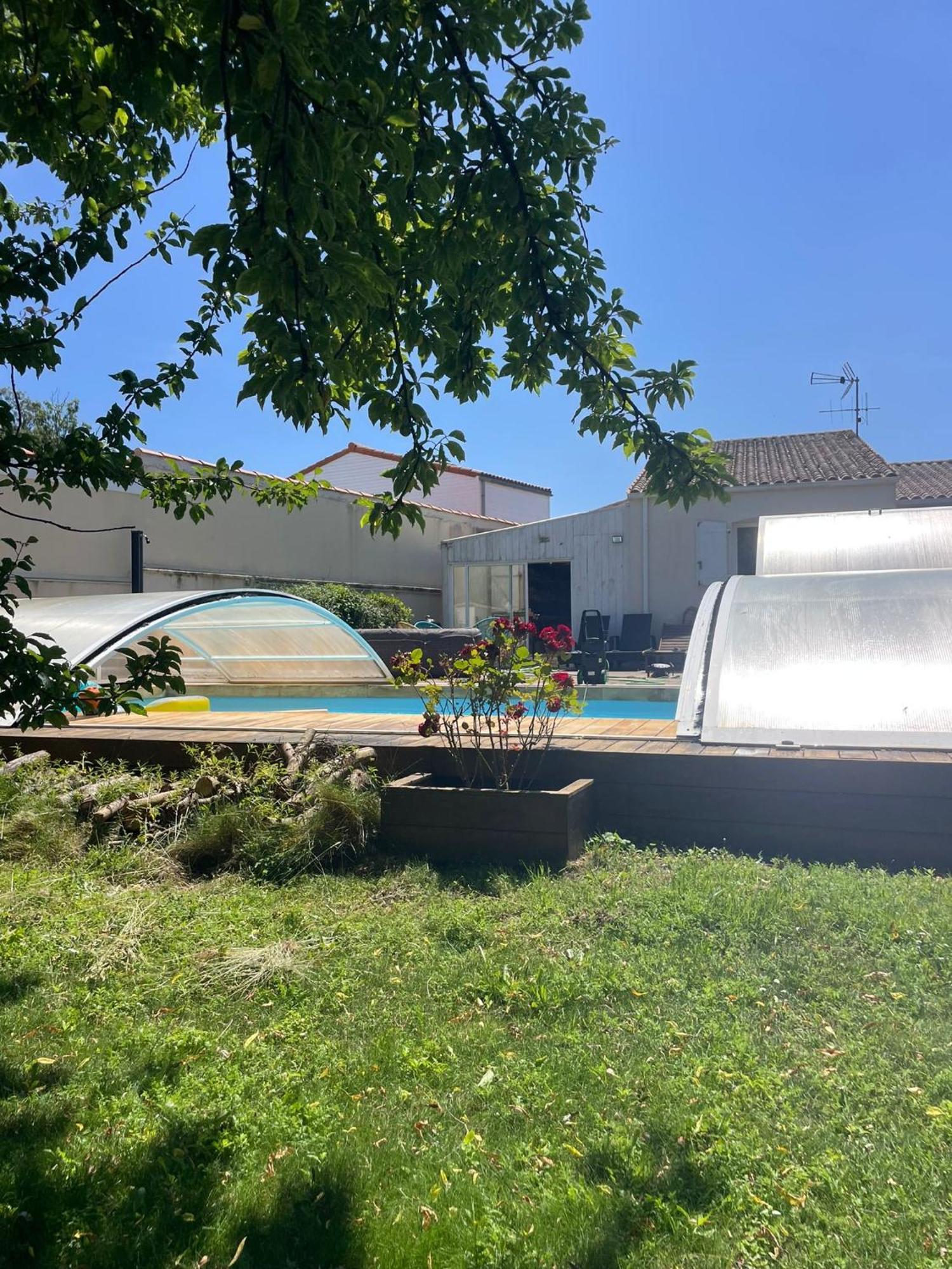 Holiday home Maison Piscine A 3' De La Mer. *