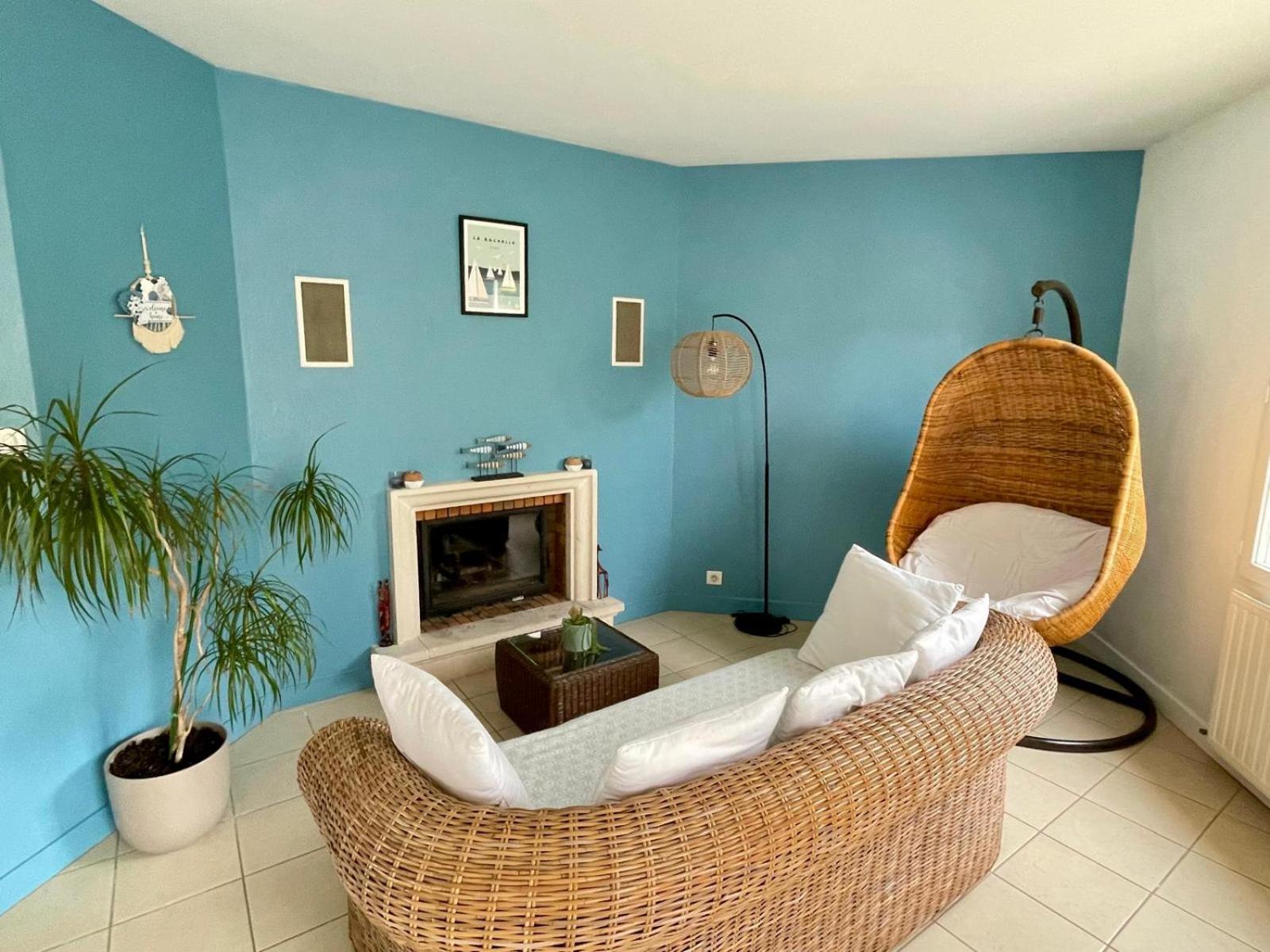Maison Piscine A 3' De La Mer. Ferienhaus Yves